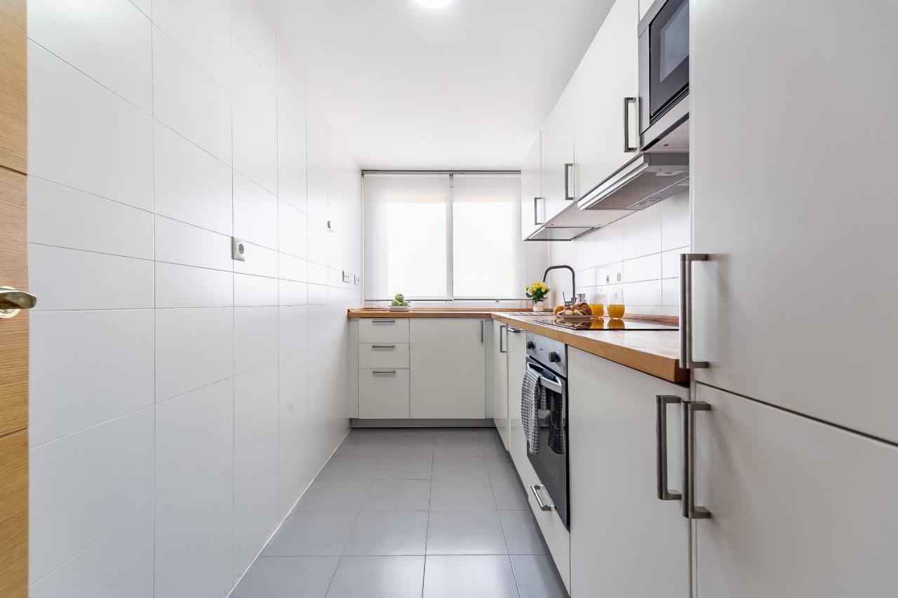 Modern Beach Apartment Valparaiso With Parking Malaga Exterior photo