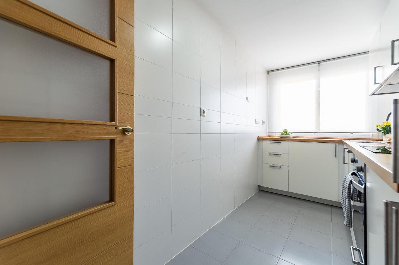 Modern Beach Apartment Valparaiso With Parking Malaga Exterior photo